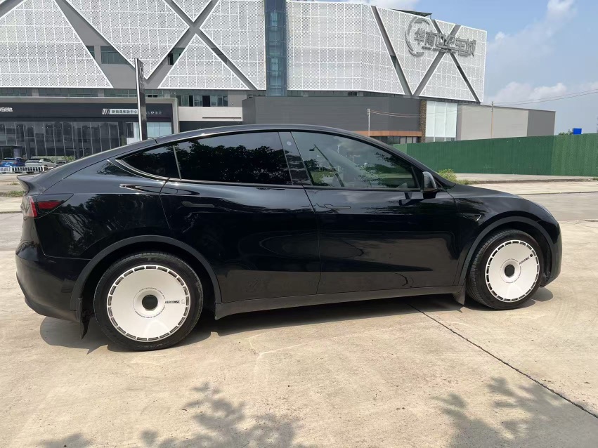 Tesla Model Y 2023 #6 Tesla Model Y 2023 car image #6