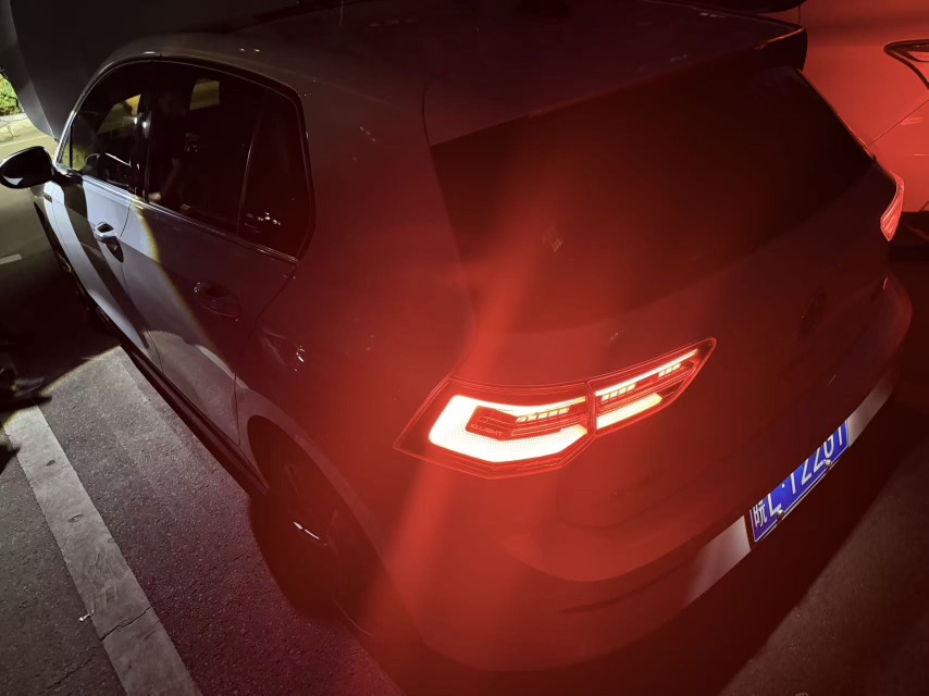 Volkswagen Golf 2023 car image #3