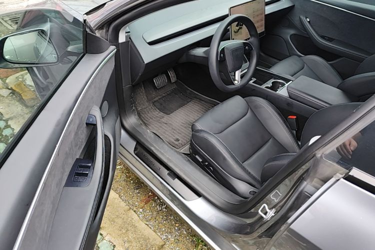 Tesla Model 3 2024 car image #16