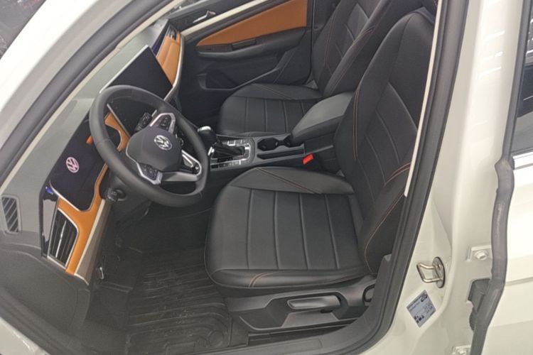 Volkswagen Bora 2023 car image #19