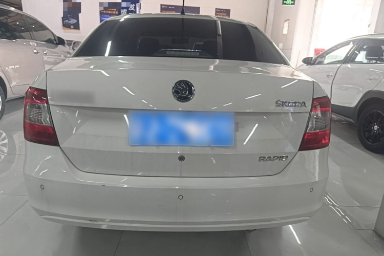 Skoda Rapid 2015 #6 Skoda Rapid 2015 car image #6