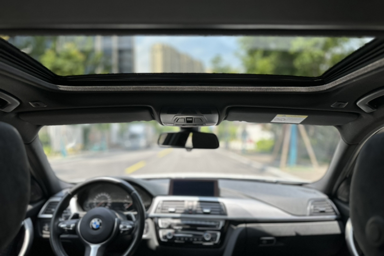 BMW 3 Series 2018 #22 BMW 3 Series 2018 car image #22