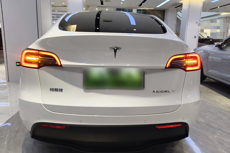 Tesla Model Y 2023 #6 Tesla Model Y 2023 immagine di auto #6
