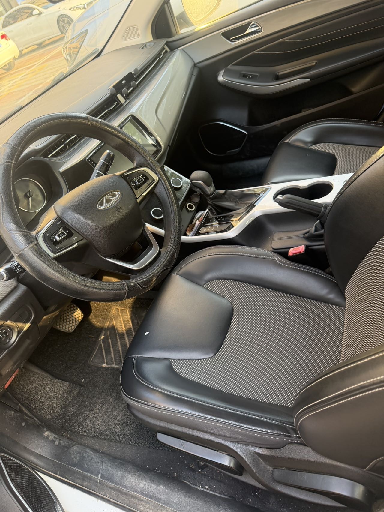 2019 car image #6