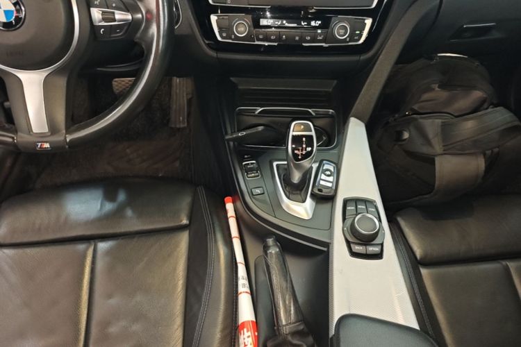 BMW 3 Series 2018 #18 BMW 3 Series 2018 car image #18