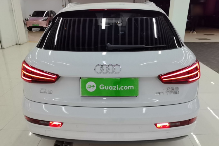 Audi Q3 2017 car image #6