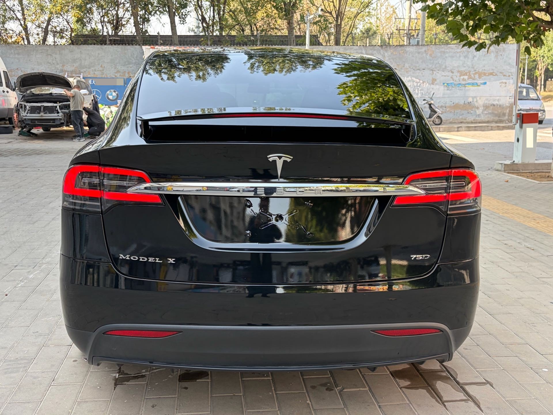 Tesla Model X 2017 car image #5