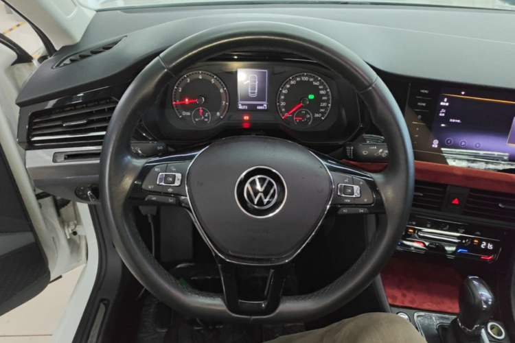 Volkswagen Bora 2021 car image #11