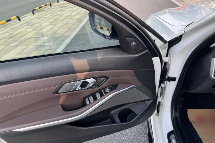 BMW 3 Series 2019 #13 BMW 3 Series 2019 car image #13
