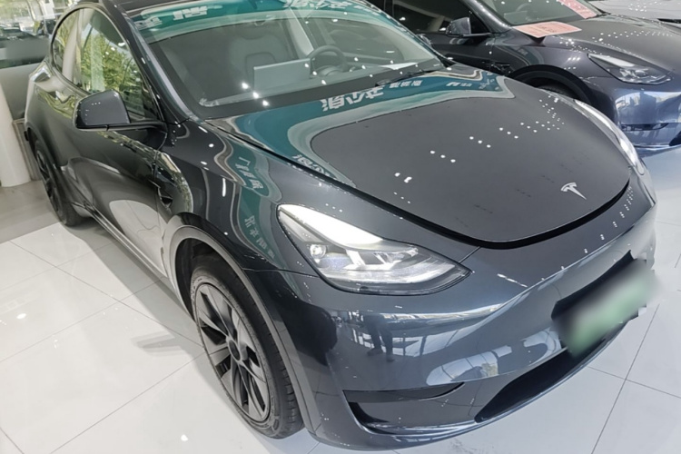 Tesla Model Y 2025 #6 Tesla Model Y 2025 immagine di auto #6