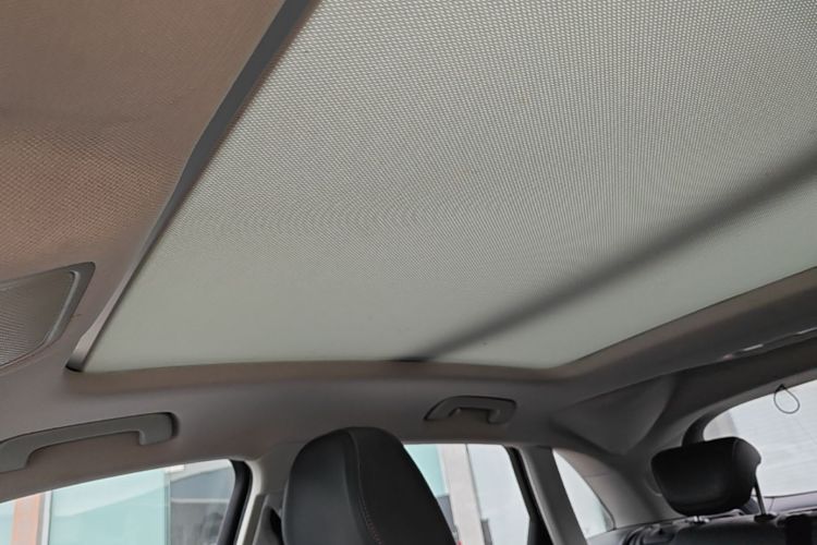 Audi Q3 2018 car image #18