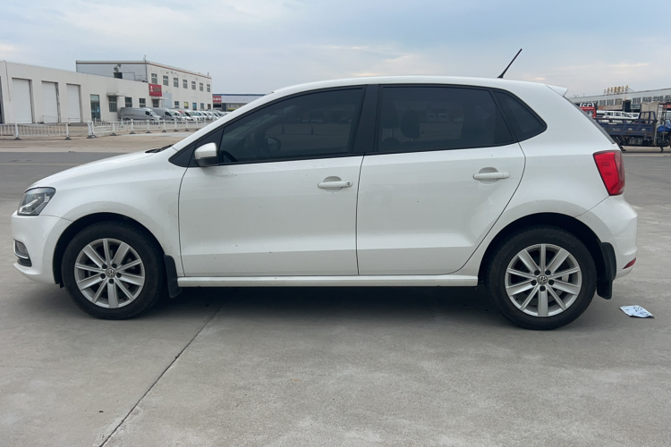 Volkswagen Polo 2015 #6 Volkswagen Polo 2015 car image #6