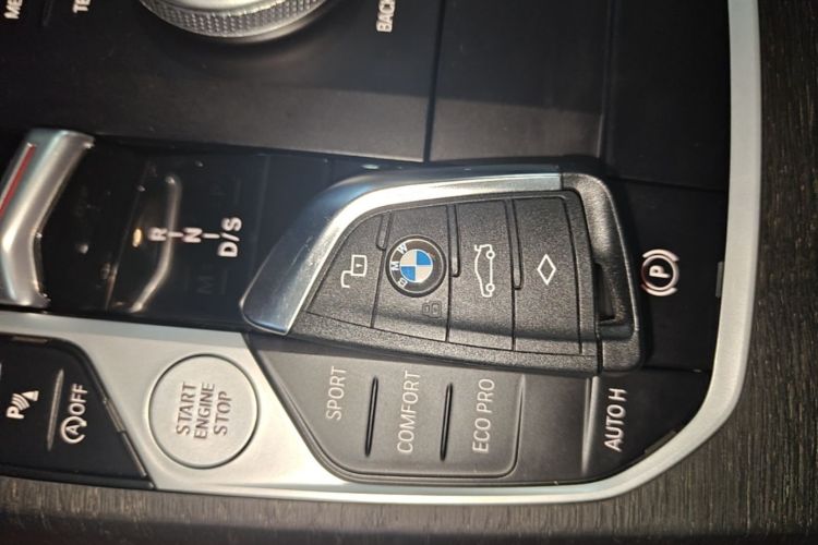 BMW 3 Series 2024 #9 BMW 3 Series 2024 car image #9