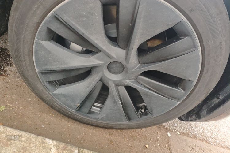 Tesla Model Y 2024 car image #9