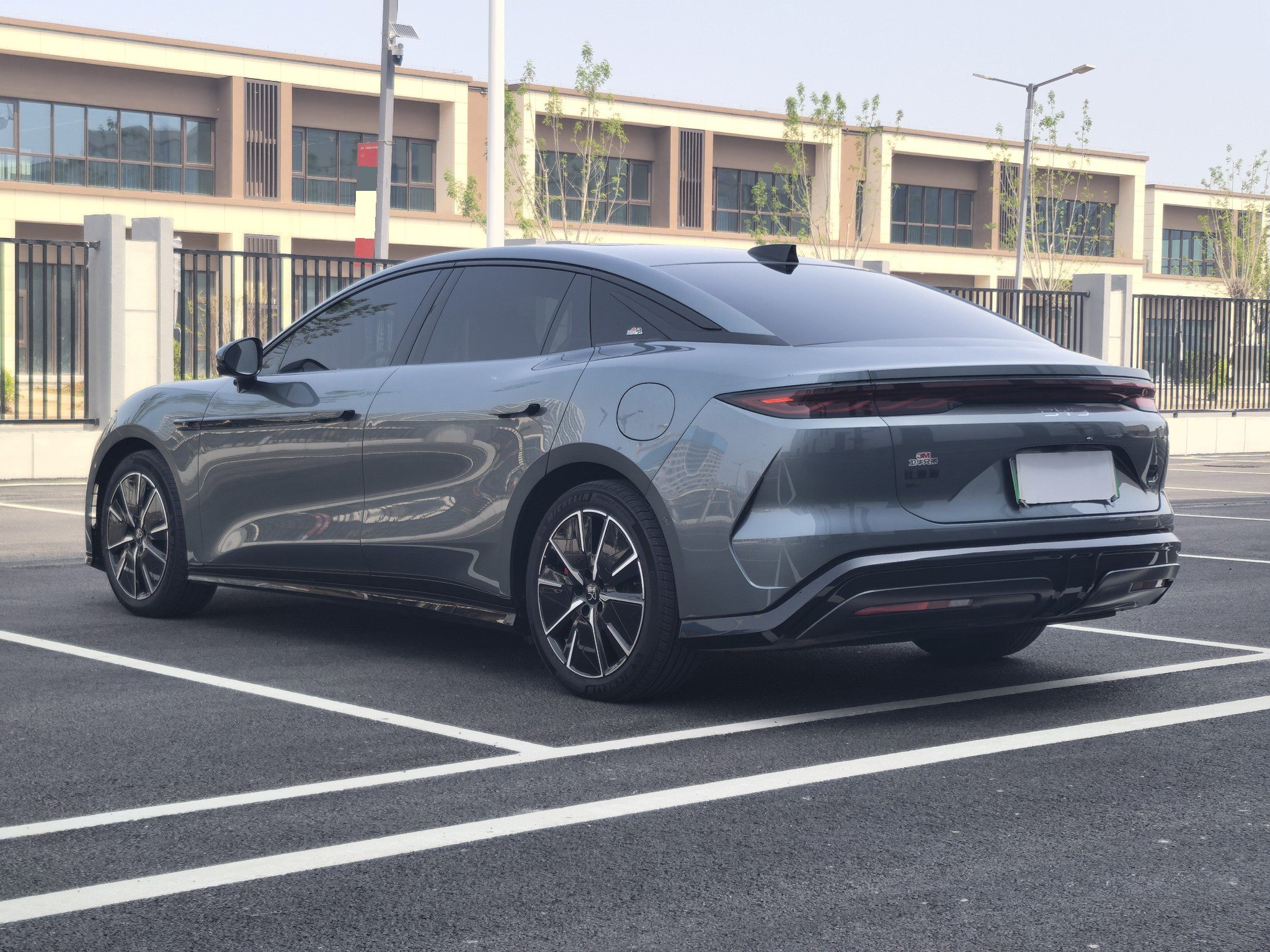 BYD HanL 2025 car image #4