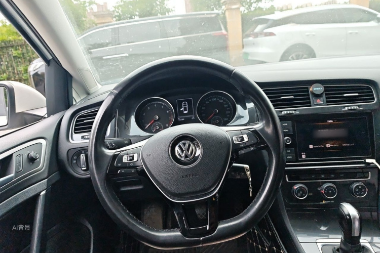Volkswagen Golf 2019 car image #12