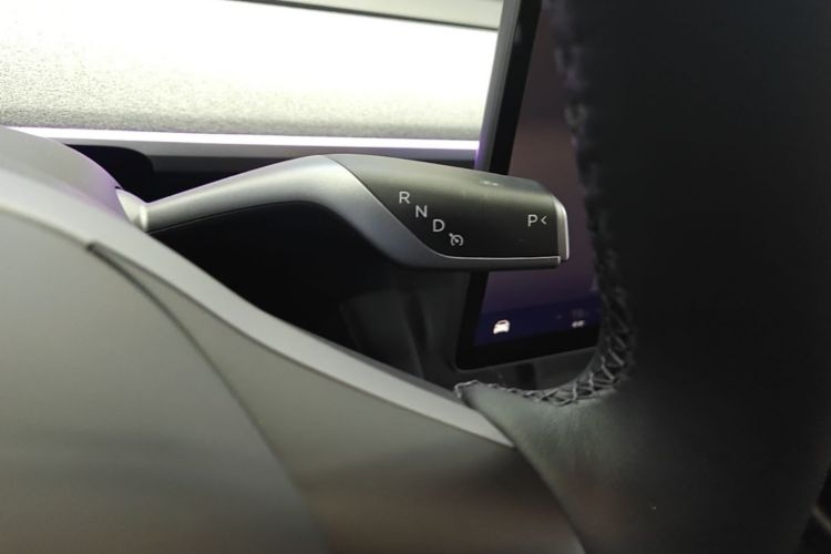 Tesla Model Y 2024 #14 Tesla Model Y 2024 car image #14