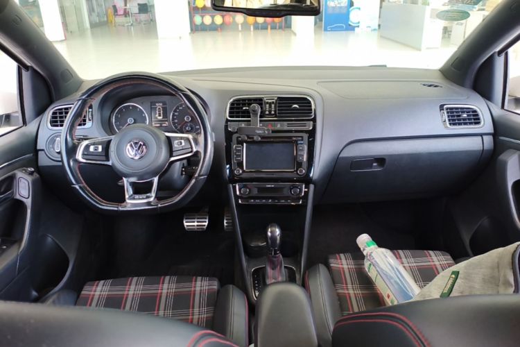 Volkswagen Polo 2016 car image #11