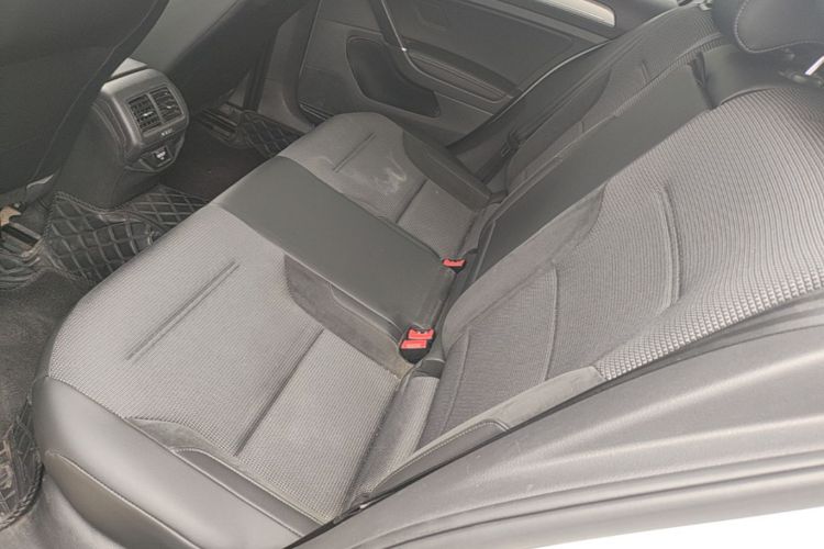 Volkswagen Golf 2020 car image #17