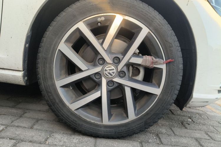 Volkswagen Golf 2020 car image #9
