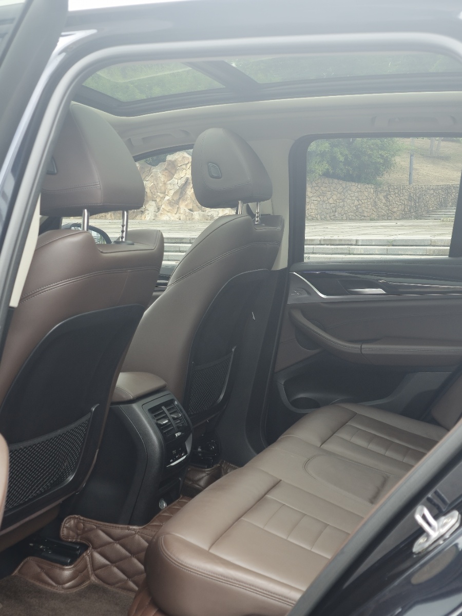 BMW X3 2019 car image #9