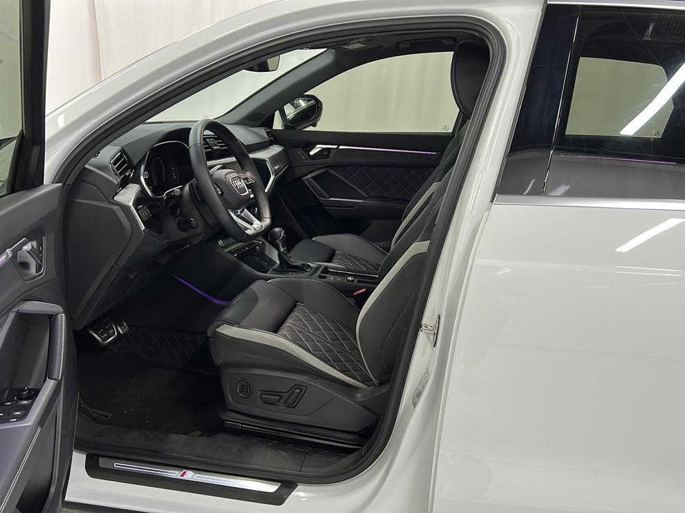 Audi Q3 2025 car image #17