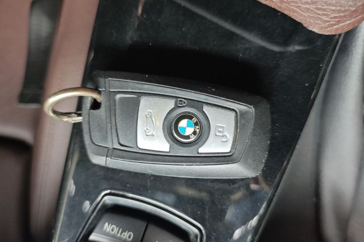 BMW 3 Series 2018 #9 BMW 3 Series 2018 car image #9