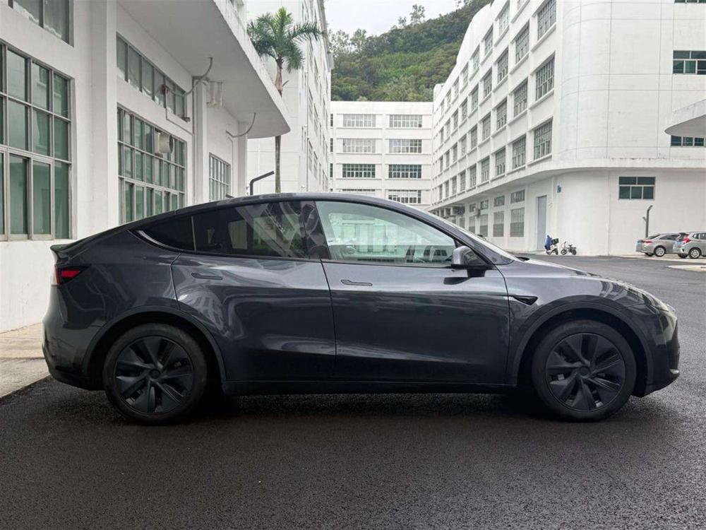 Tesla Model Y 2024 car image #7