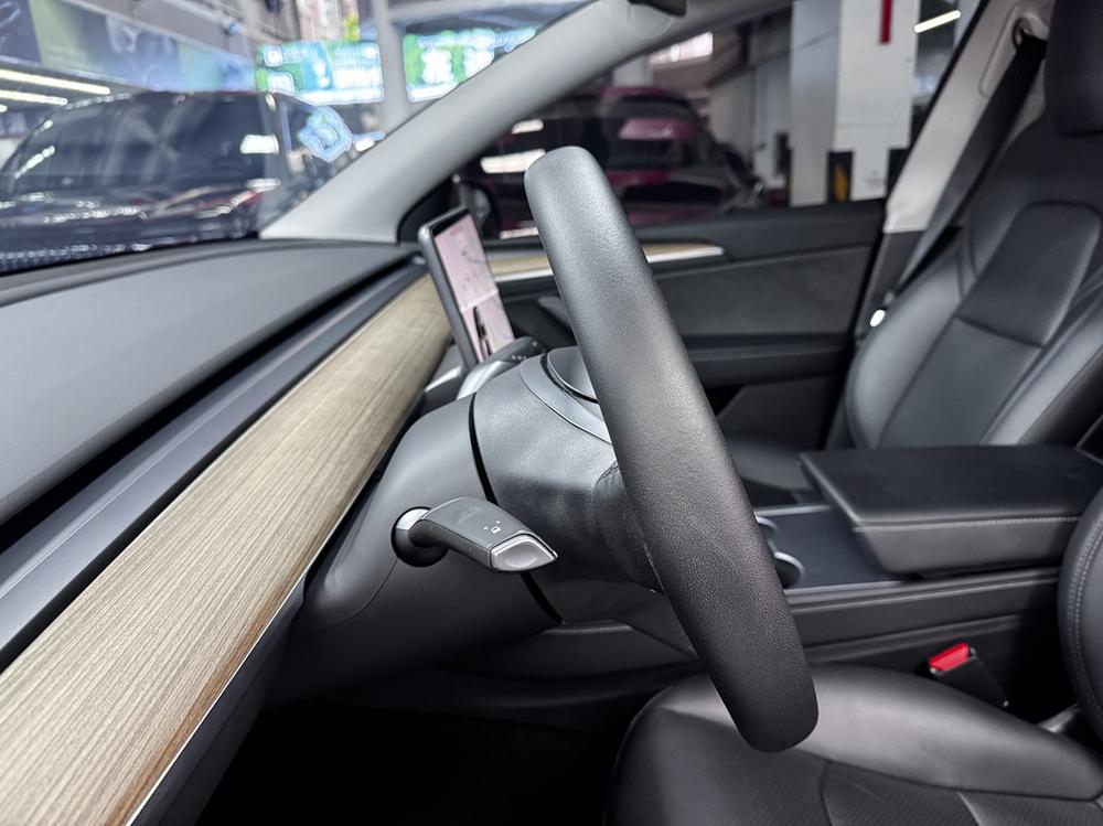 Tesla Model Y 2021 #12 Tesla Model Y 2021 car image #12