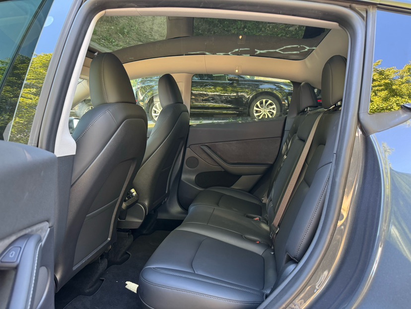 Tesla Model Y 2023 #4 Tesla Model Y 2023 car image #4