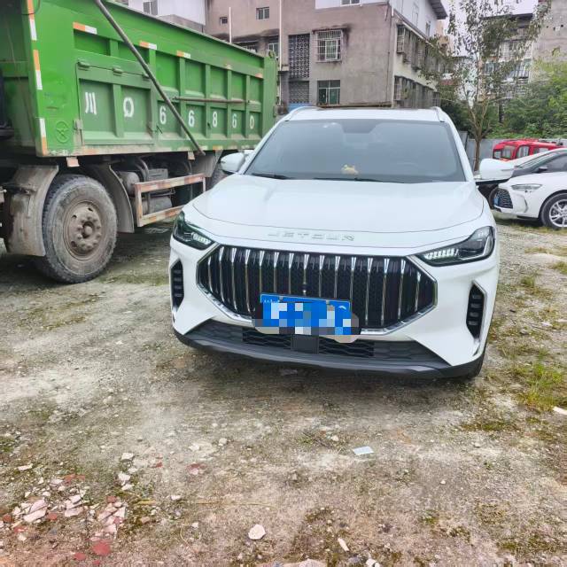 Jetour X70 PLUS 2023 car image #2