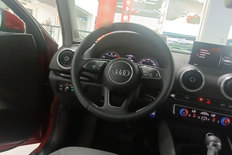 Audi A3 2018 car image #11