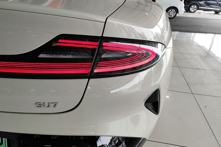 MI SU7 2024 car image #8