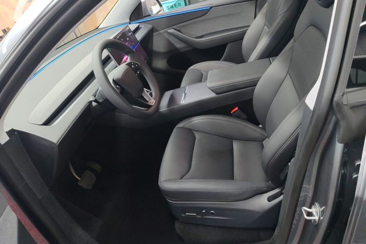 Tesla Model Y 2025 #15 Tesla Model Y 2025 car image #15