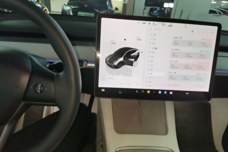 Tesla Model Y 2023 immagine di auto #13