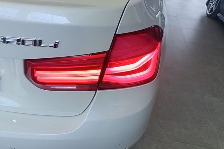 BMW 3 Series 2019 #8 BMW 3 Series 2019 immagine di auto #8