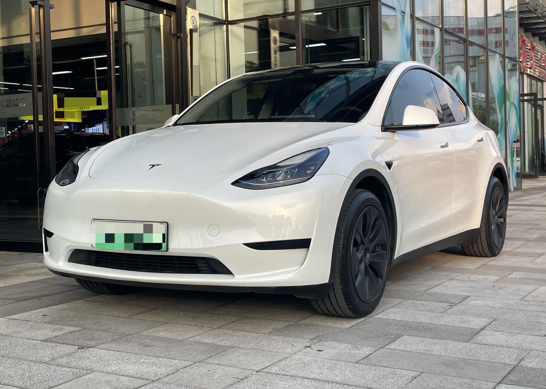 Tesla Model Y 2024 car image 