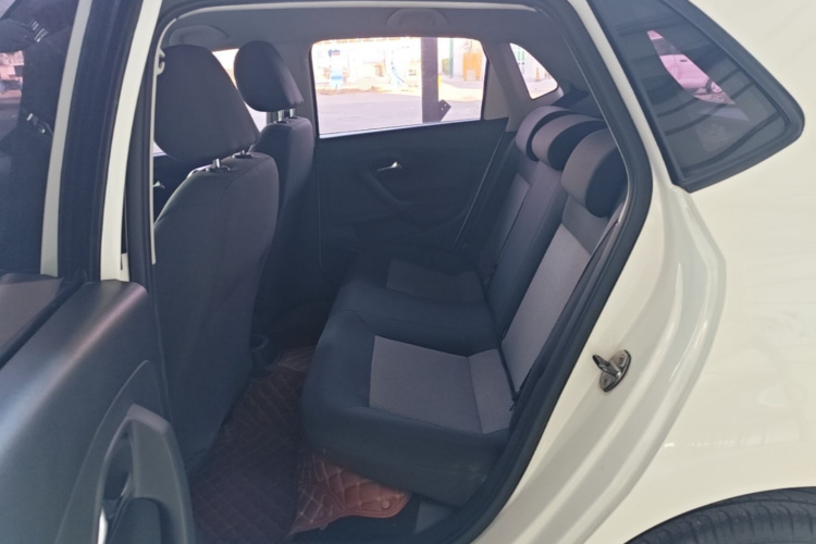 Volkswagen Polo 2018 car image #17