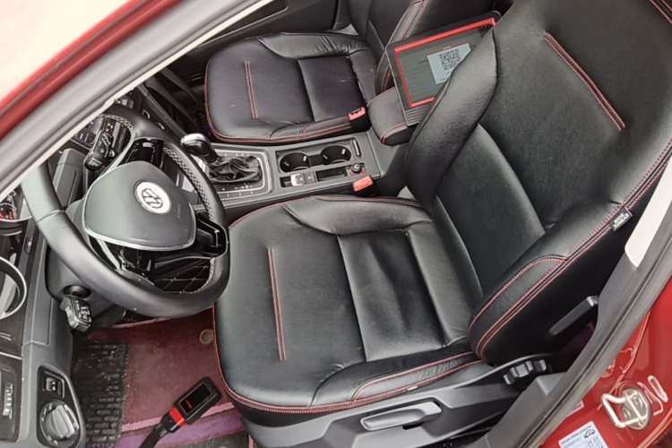 Volkswagen Golf 2017 car image #15