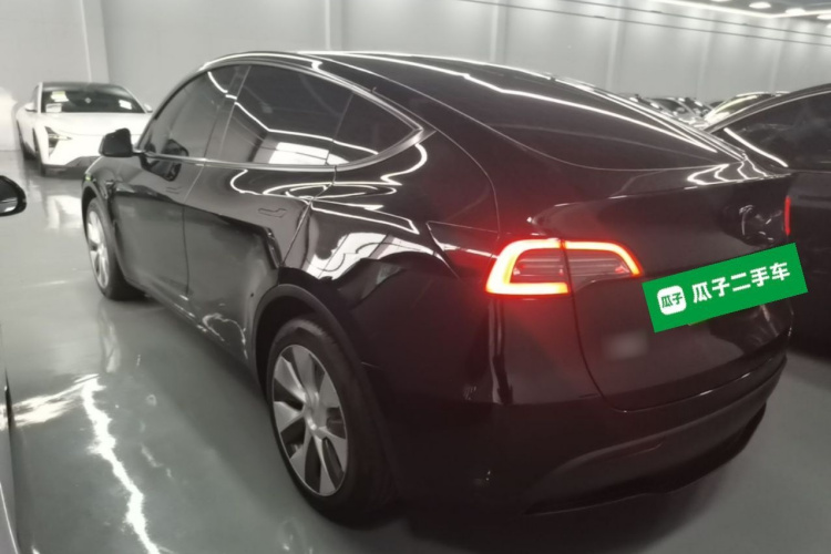 Tesla Model Y 2023 #5 Tesla Model Y 2023 car image #5