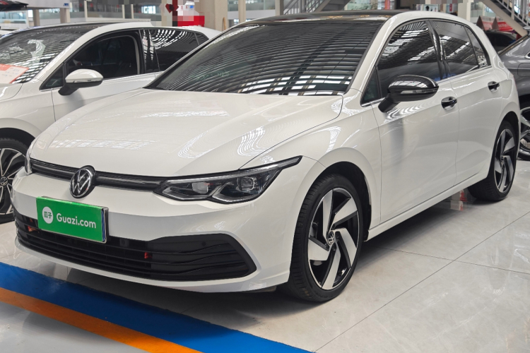 Volkswagen Golf 2024 صورة سيارة #2