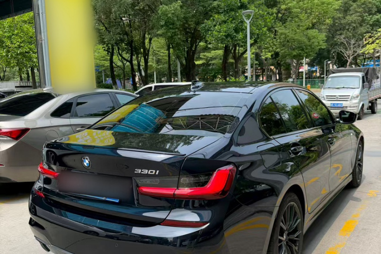 BMW 3 Series 2021 car image #8