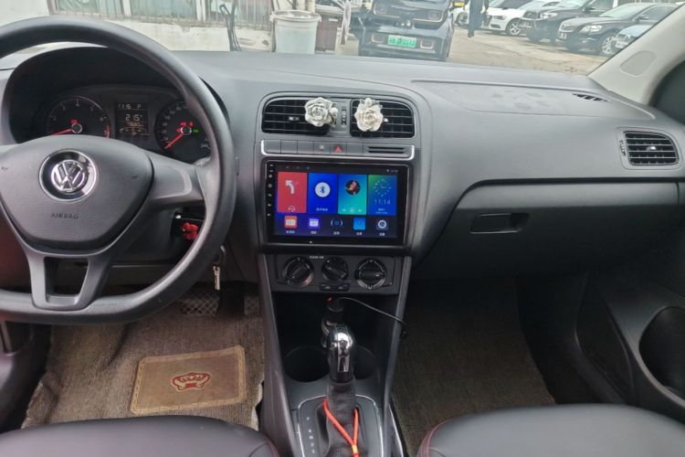 Volkswagen Polo 2017 car image #13