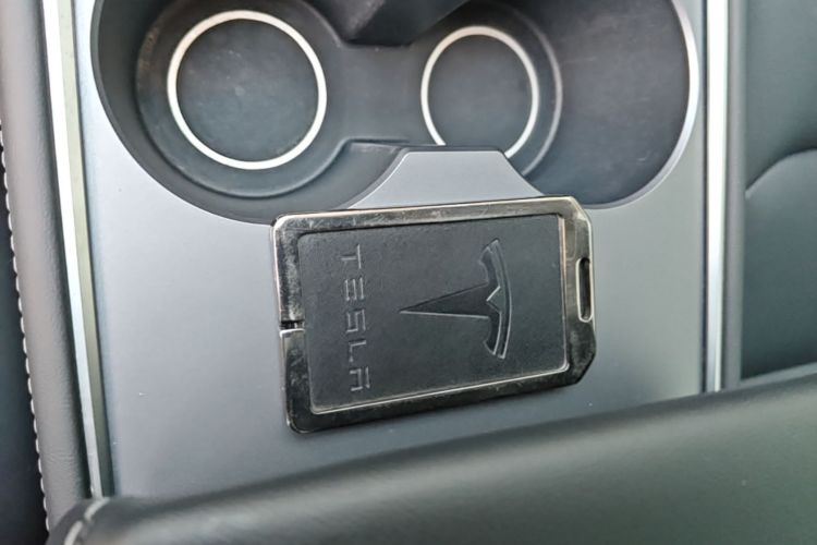 Tesla Model Y 2022 immagine di auto #14