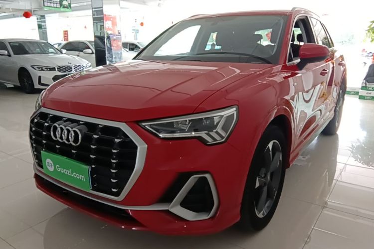 Audi Q3 2019 car image #2