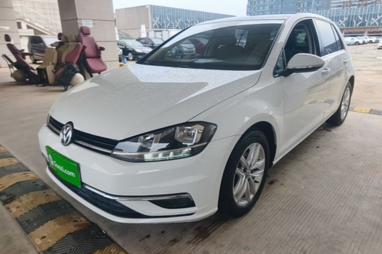 Volkswagen Golf 2018 car image #2