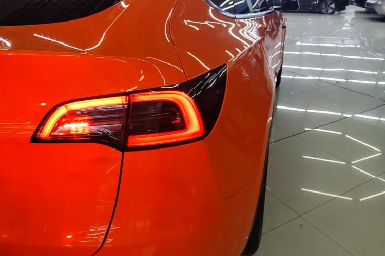 Tesla Model Y 2021 car image #8