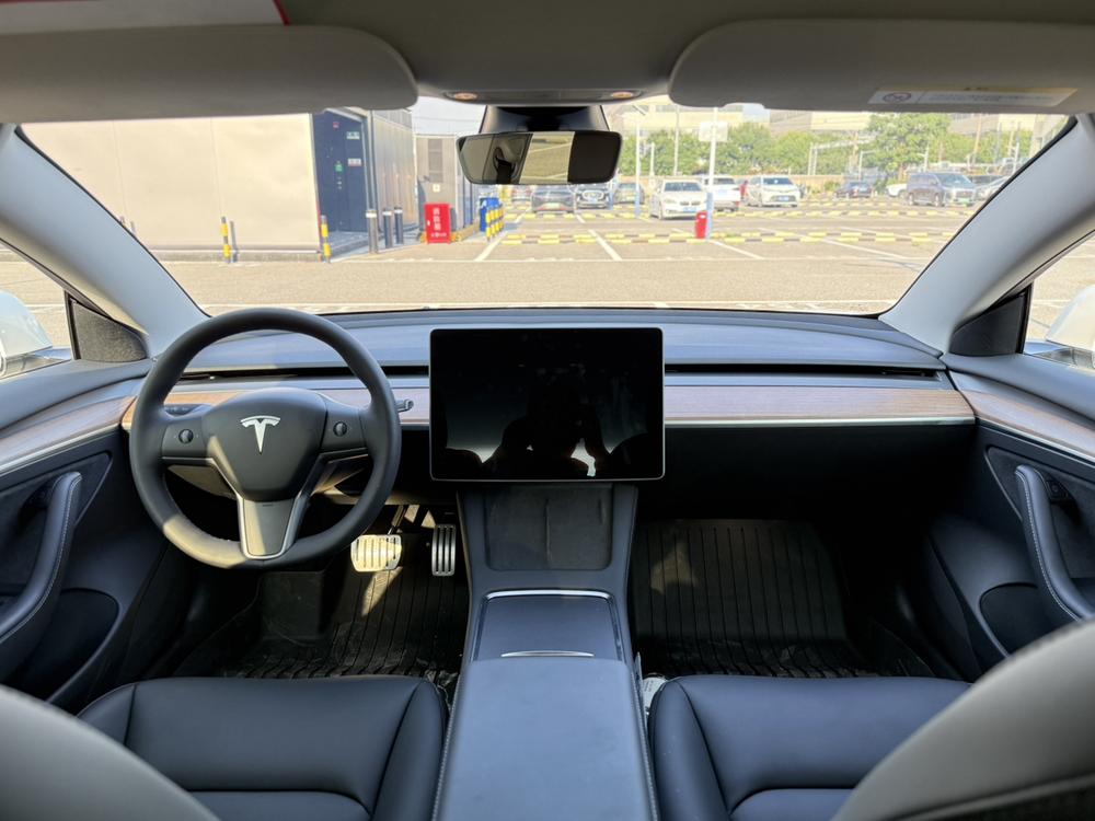 Tesla Model 3 2022 car image #9
