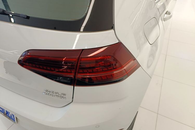 Volkswagen Golf 2018 car image #8