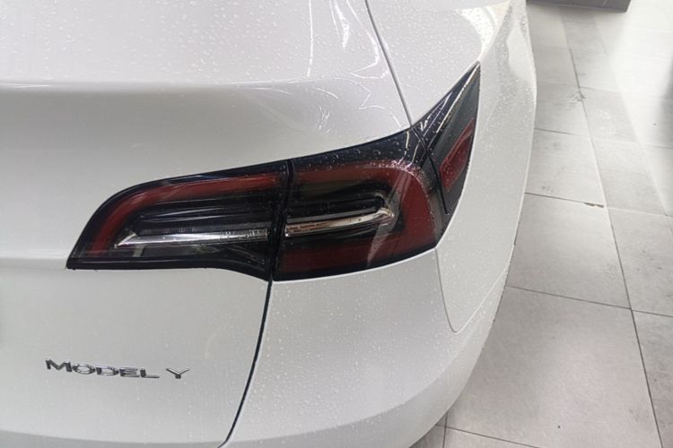 Tesla Model Y 2024 #8 Tesla Model Y 2024 car image #8